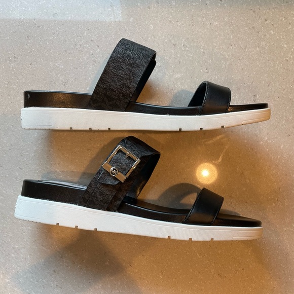 Michael Kors Madsen Sandal | Black - Picture 4 of 10